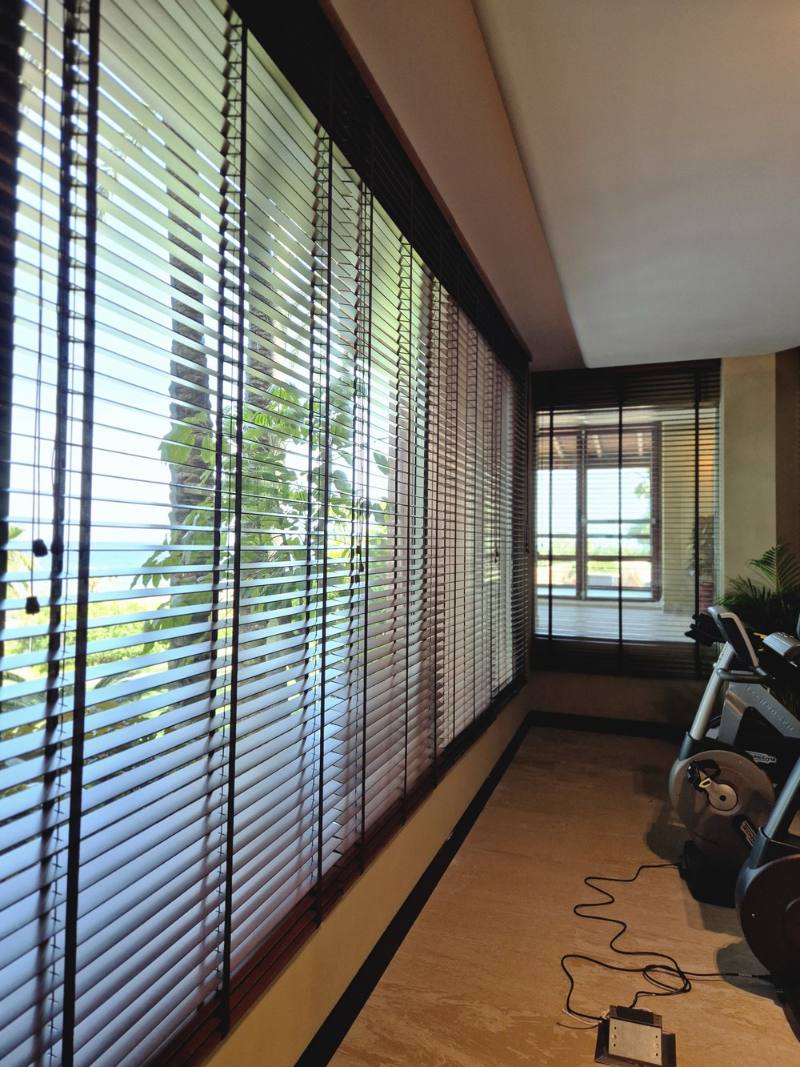 Estores en zona de gimnasio con vistas al mar, Costa del Sol
