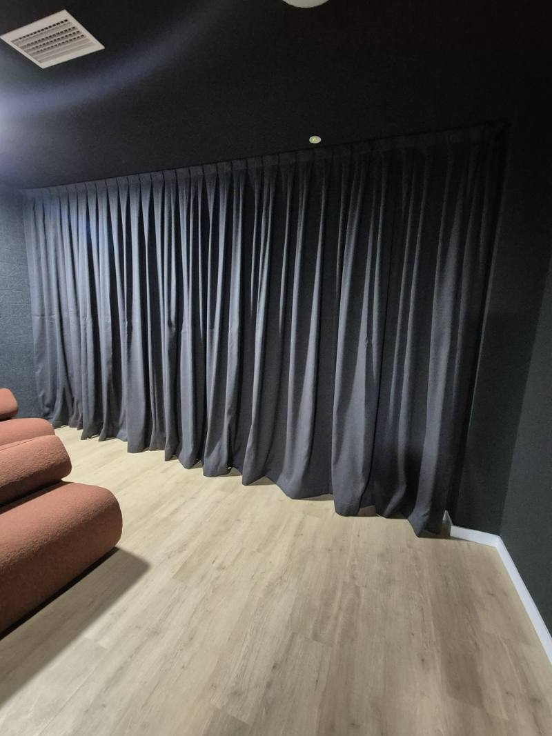 Cine en casa con cortinas de opacidad total
